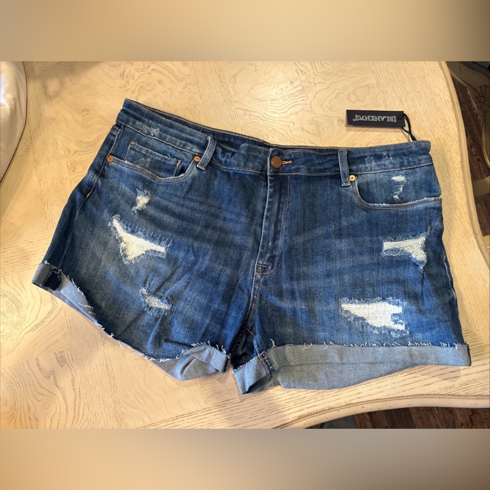 NWT BLANKNYC Distressed Boyfriend Dress Down Denim Shorts (2 available) Size 31
